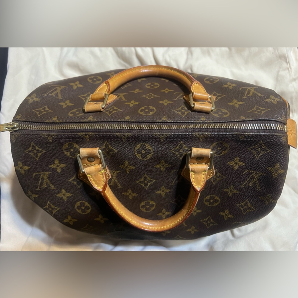 Authentic LOUIS VUITTON Monogram Speedy 30
Hand Bag - Picture 9 of 16